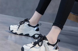 穿老爹鞋的小姐姐气质好,气质非凡，魅力四溢