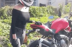 小姐姐白色摩托车头像,小姐姐的时尚宣言